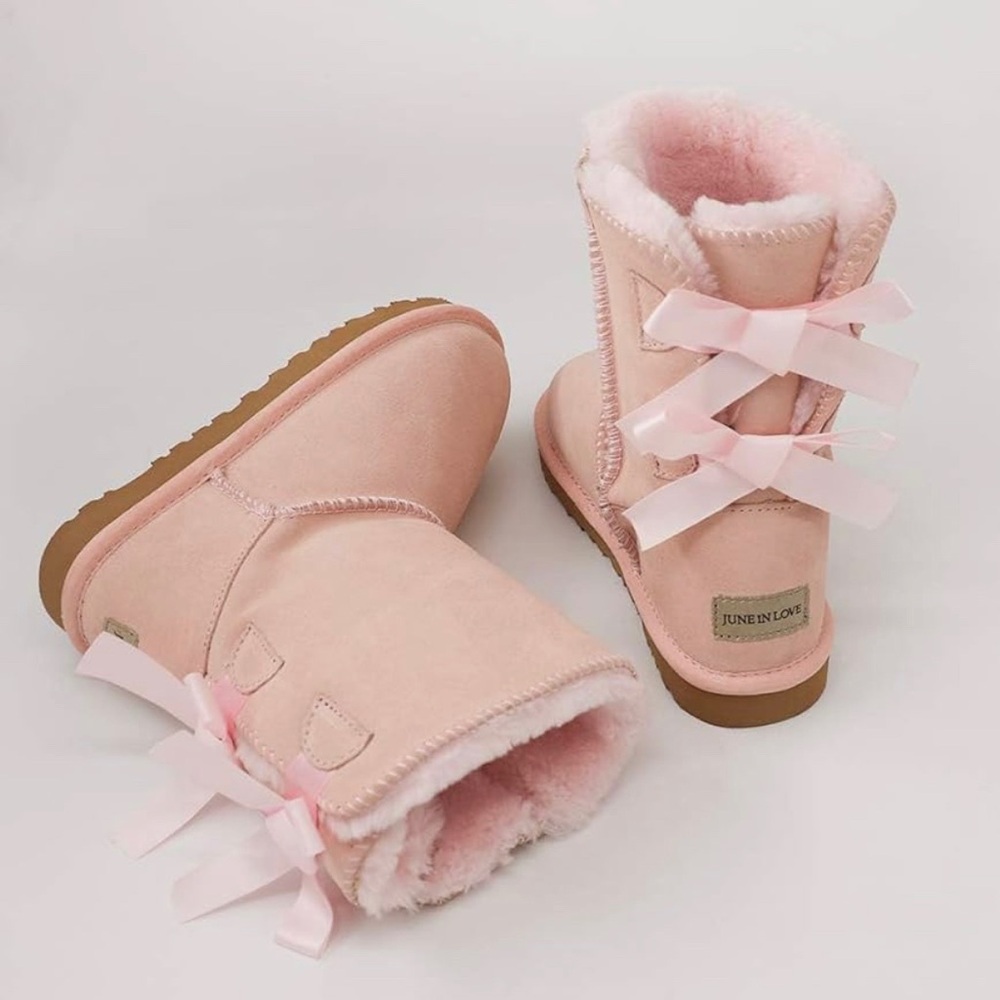Pink winter boots with pink ribbons